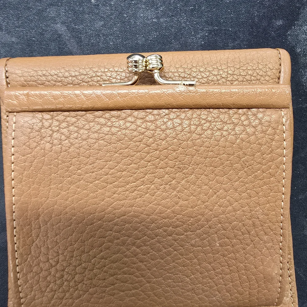 VINTAGE DOONEY & BOURKE WALLET - Picture 4 of 6